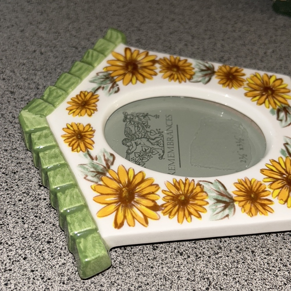 NWT ceramic Remembrances bird house portrait holder. - Picture 3 of 9